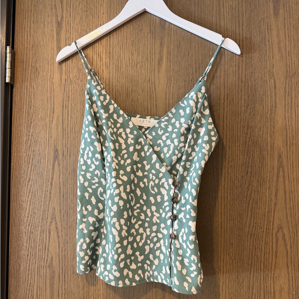 ASTR the label sleeveless top